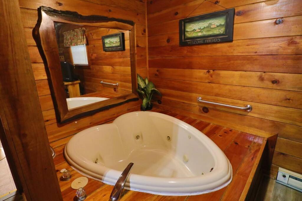 Alpine Mountain Sweetheart Cabin Jacuzzi #6 ヘレン エクステリア 写真